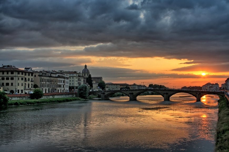 HDR photograph of a sunset over Arno river in Florence tone mapped with easyHDR